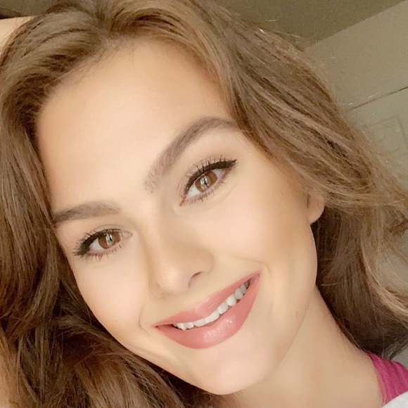 Meet your Posher, Kayla - Picture 3 of 4